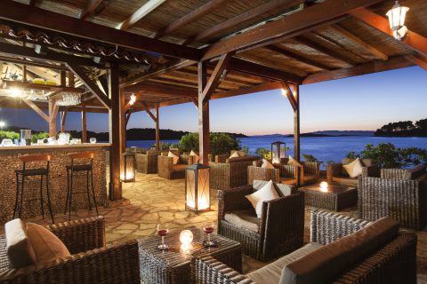 alh_vista_mare_beach_bar_night_01