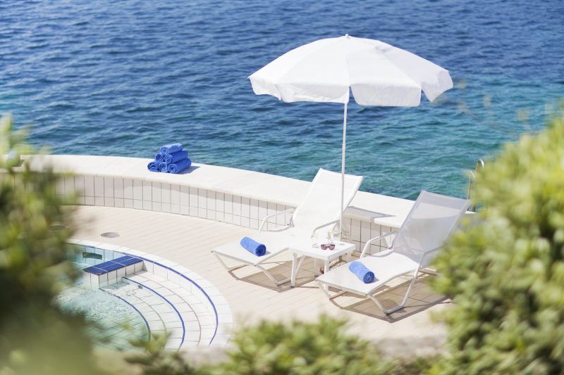 alh_odisej_outsidepool_02